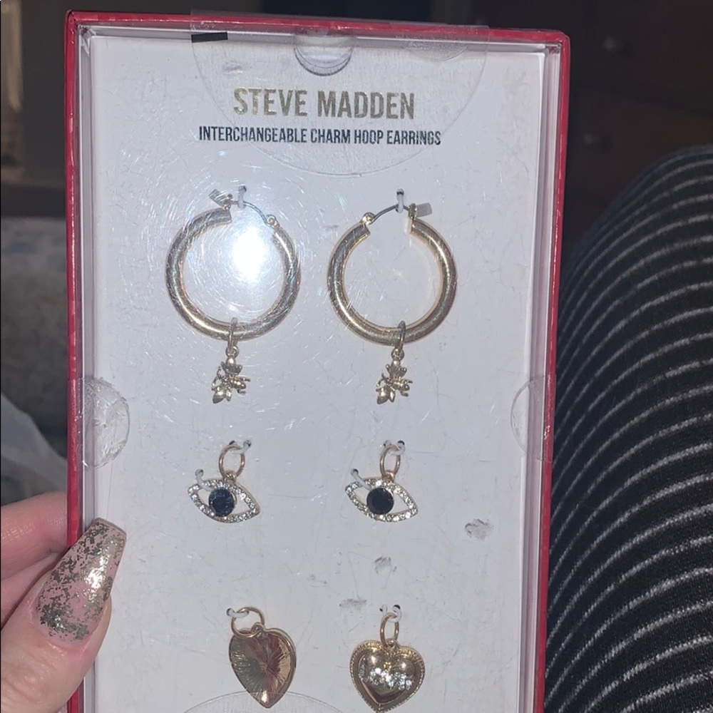 BNIB STEVE MADDEN HOOP EARRINGS WITH CHARMS
